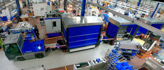 Routenzug Industry Train IT820 mit Jungheinrich Schlepper EZS 7280