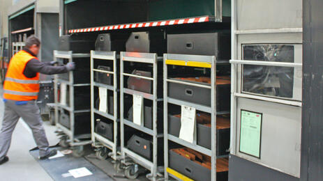 Warenträger und Trolleys