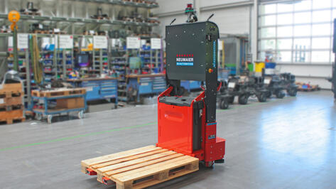 Indoor-FTS: Automatisierte Niederhubwagen FL400T