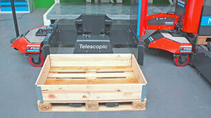 Automatisiertes Laden: Routenzug-Warenträger mit Teleskopgabeln