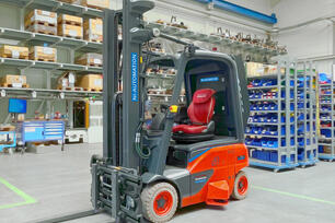 Autonomer (Outdoor) Gabelstapler: Factory E-Truck FE600