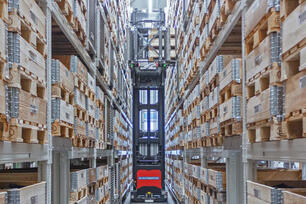 Automatisierter Schmalgang-Stapler / Schmalgang-FTS FK600