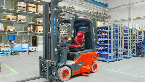 Vollautomatisierter Gegengewichts-Gabelstapler FE600 für Indoor und Outdoor.