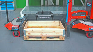 Automatisiertes Laden: Routenzug-Warenträger mit Teleskopgabeln